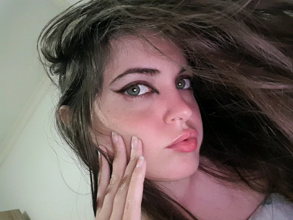 GIF uploaded by Luna