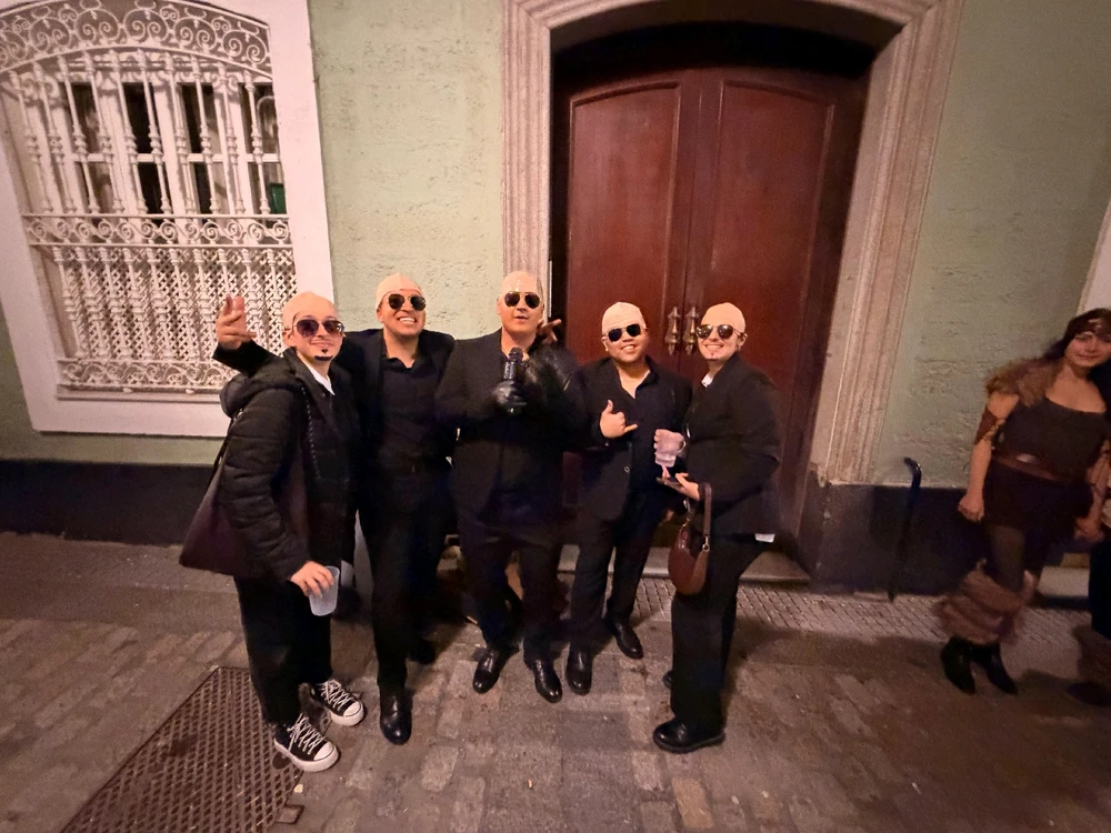 GIF tso los ntawm Arnick