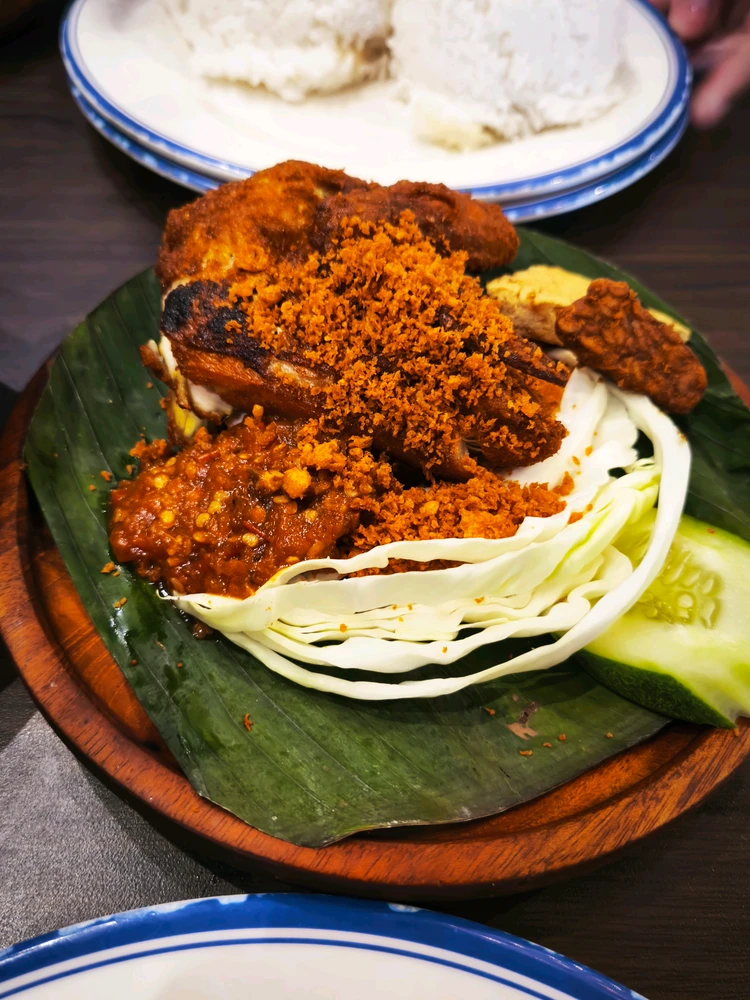 GIF uploaded by Hazim