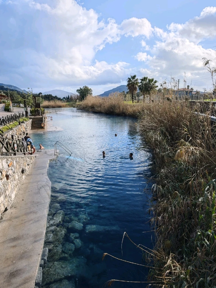 Thomas Anderson tarafından yüklenen GIF