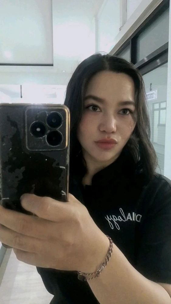 GIF diunggah oleh Gaby