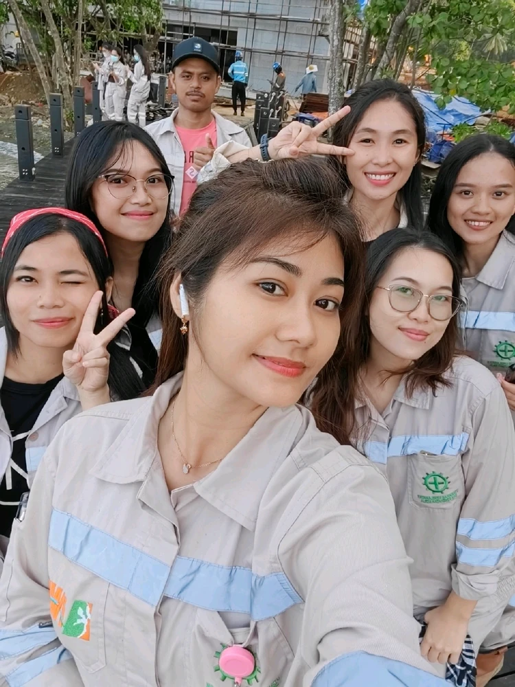 GIF uploaded by Yenni