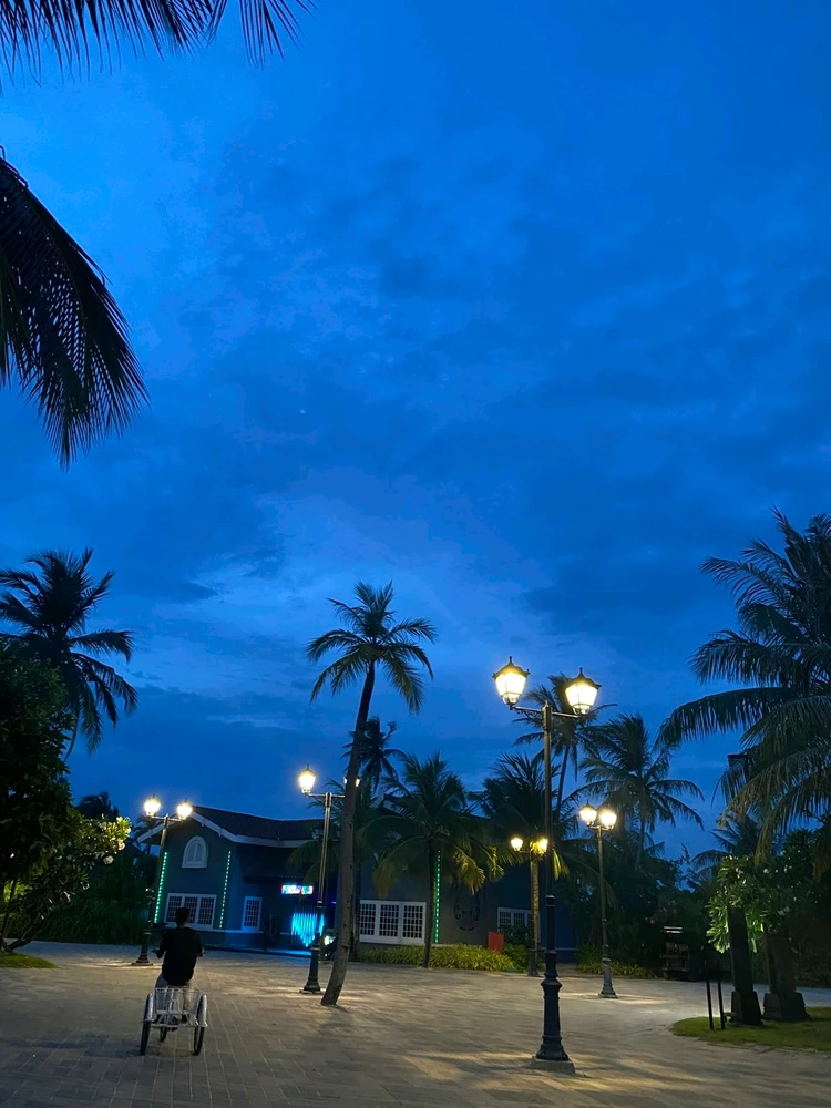 GIF uploaded by Eunice