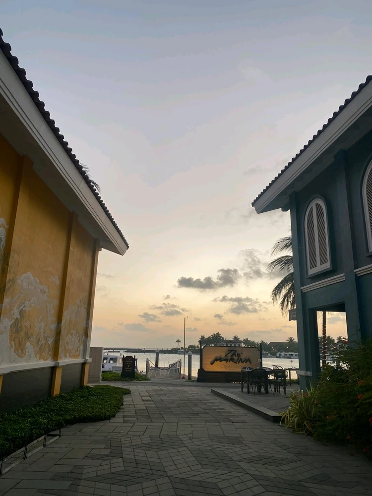 GIF uploaded by Eunice