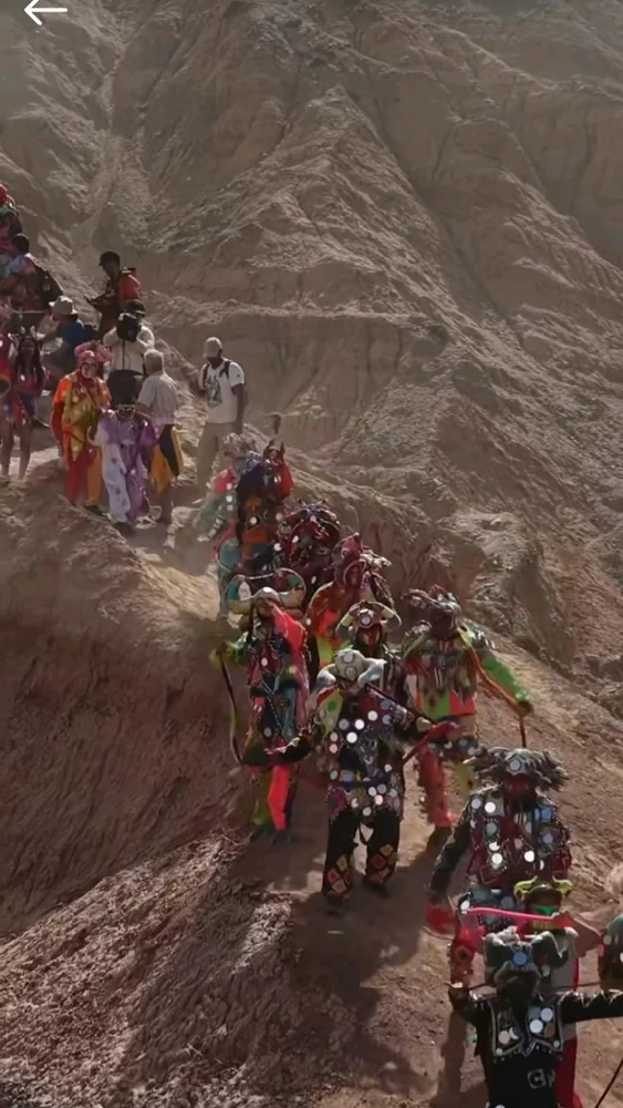 GIF uploaded by Mara