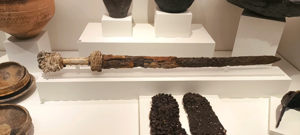 Sword with elephant tusk grip 🫠