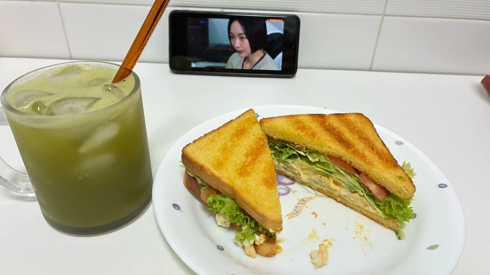 GIF uploaded by Erwina