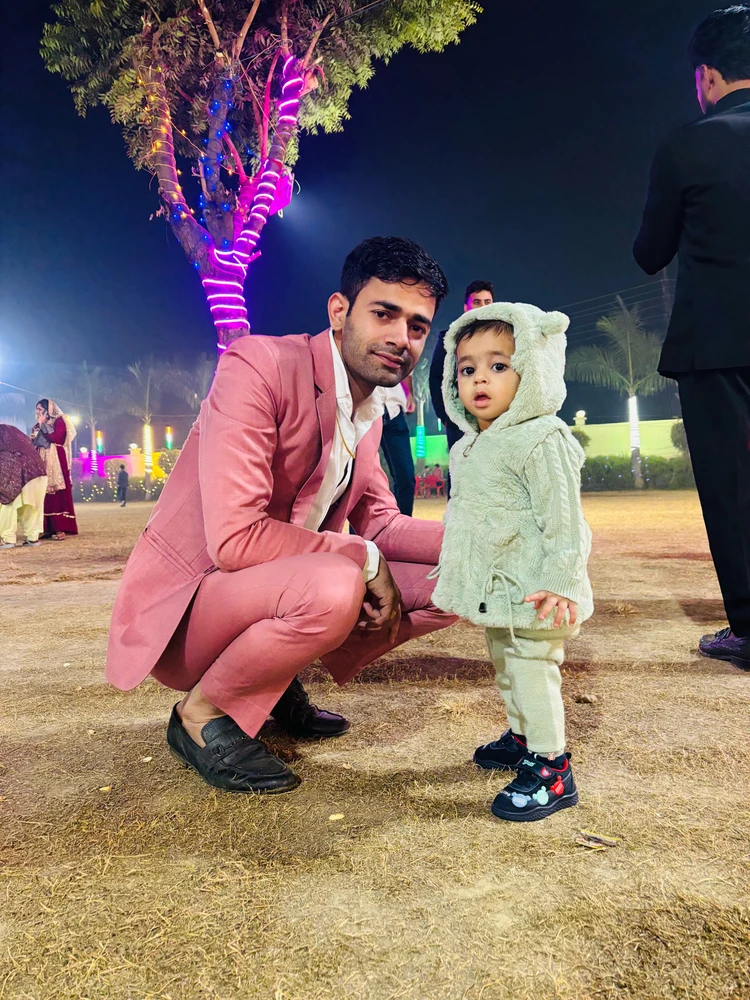 Ashiq द्वारा अपलोड किया गया GIF