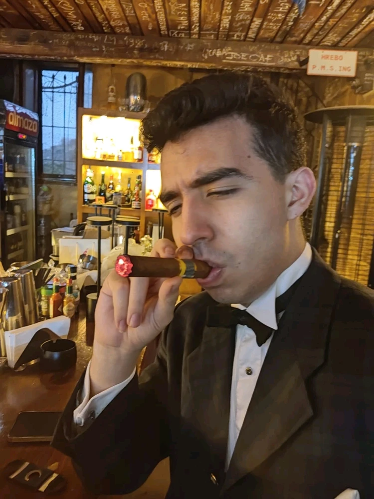 GIF uploaded by Hadi