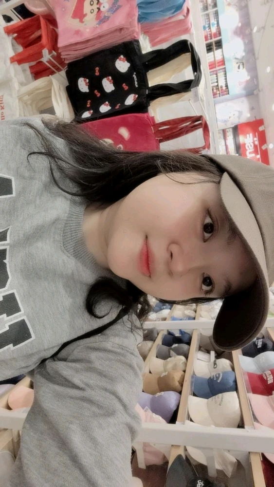 GIF diunggah oleh alya