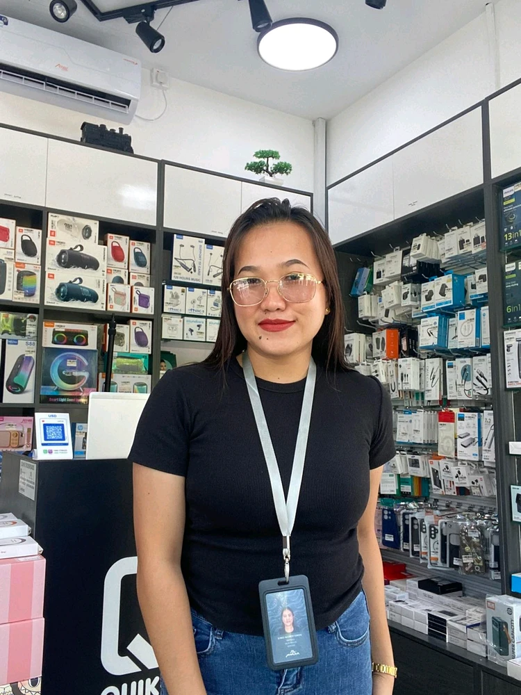 GIF uploaded by Eunice