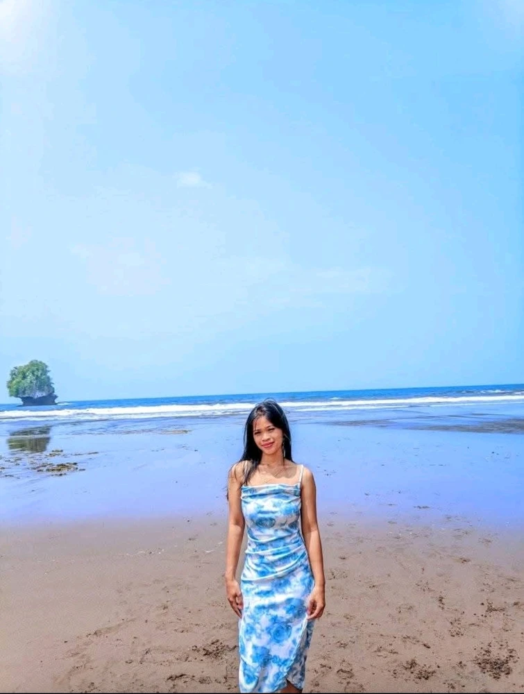 GIF diunggah oleh Aminah