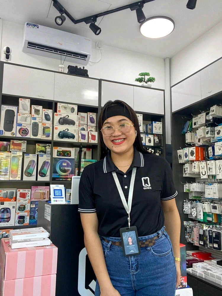 GIF uploaded by Eunice