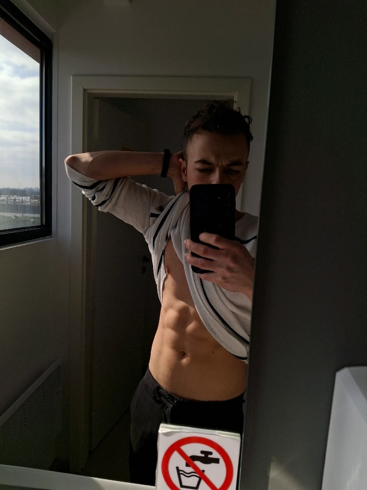 GIF încărcat de Gabi