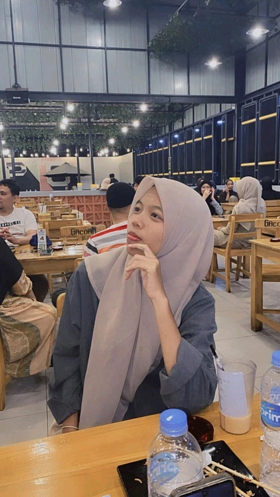 GIF diunggah oleh Flo