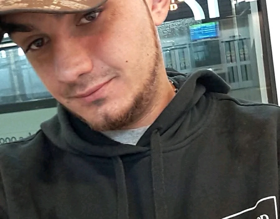 GIF uploaded by Antonio