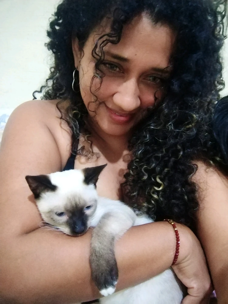 GIF uploaded by Elizabeth