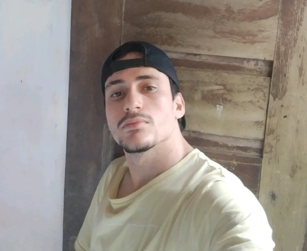 GIF uploaded by Júnio