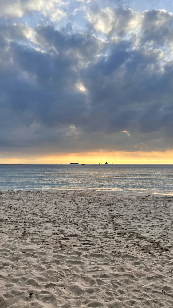 GIF uploaded by Ayer