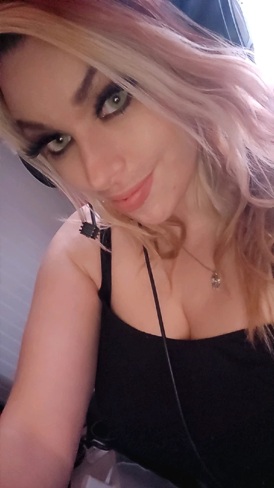 GIF uploaded by Roxandria