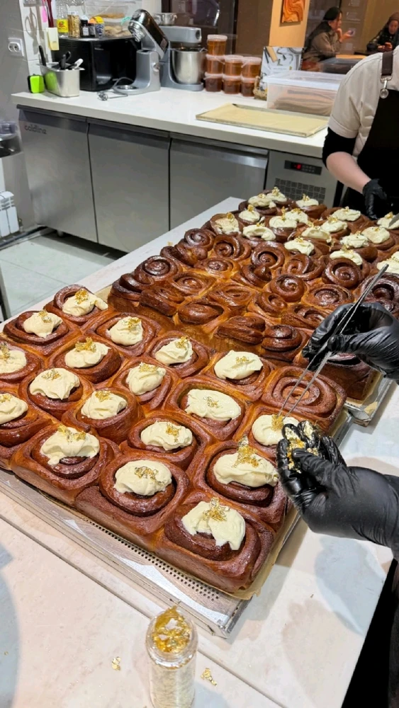 GIF uploaded by Putri