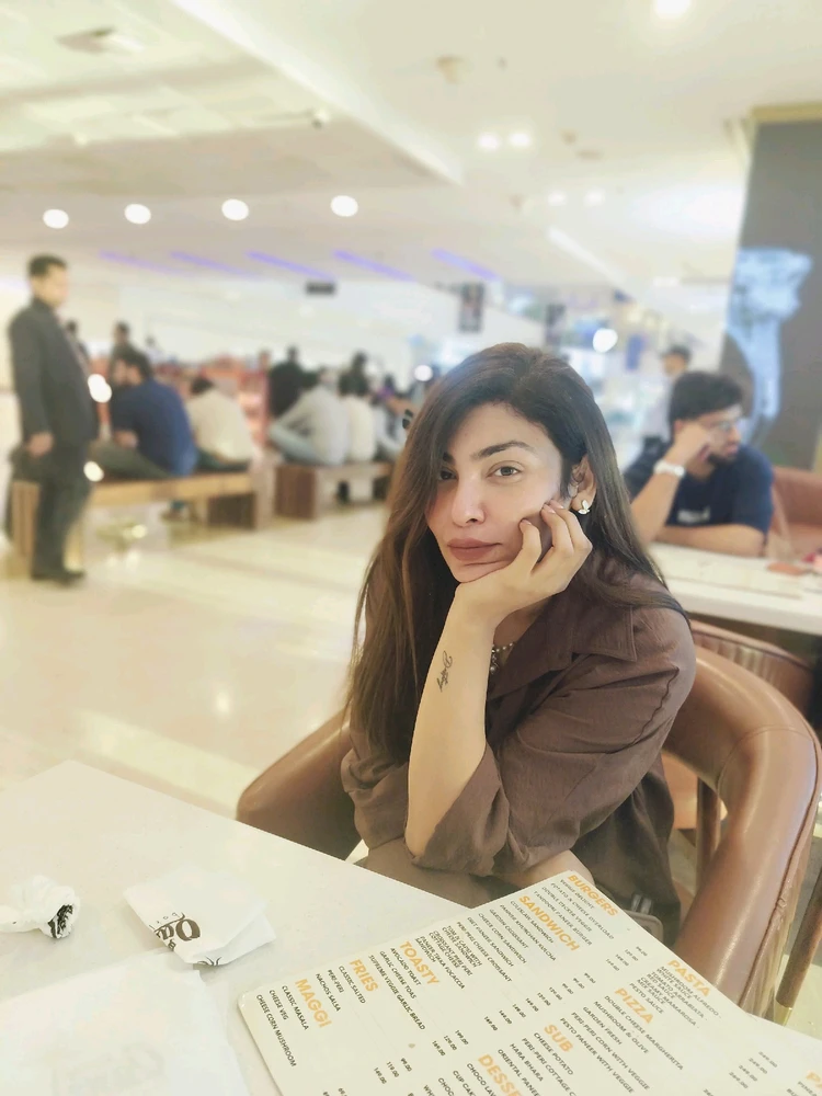 GIF uploaded by Aina