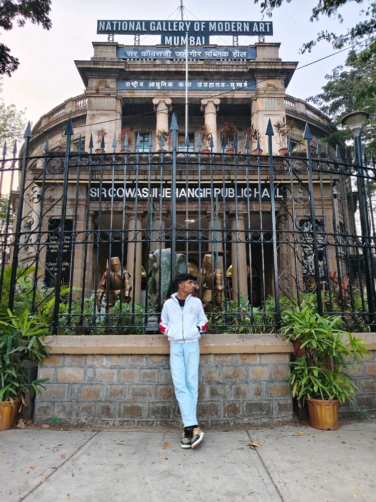 “Just a chill guy who enjoys good vibes, deep conversations, and making people laugh. I value loyalty, respect, and real conn