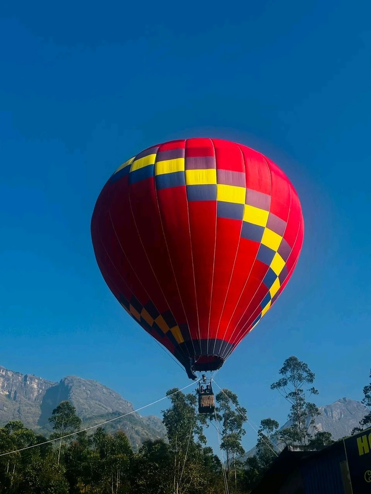 GIF uploaded by Afrin