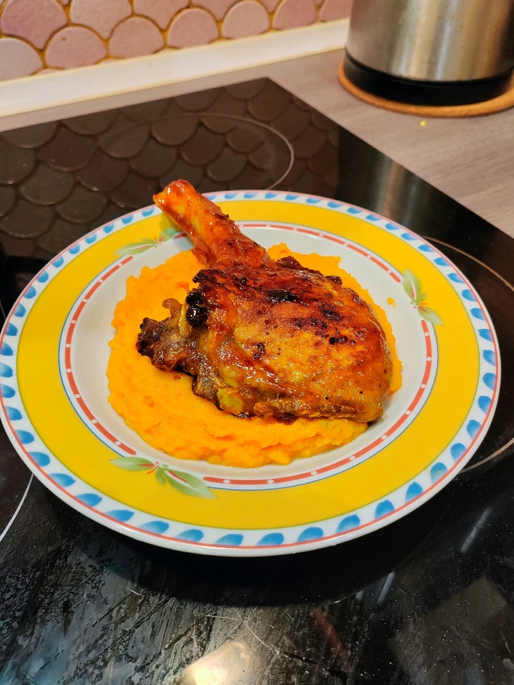 Côte de porc caramélisé sur une purée de patates douces