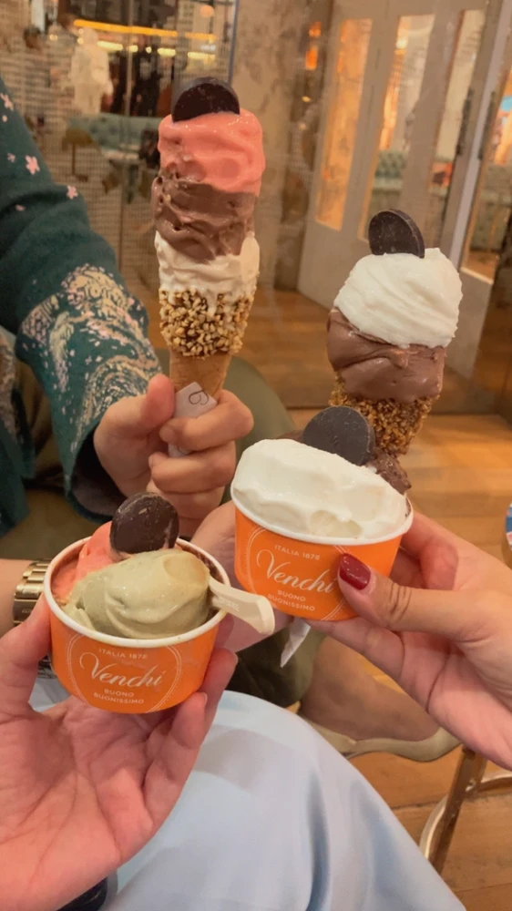 GIF uploaded by Fransisca