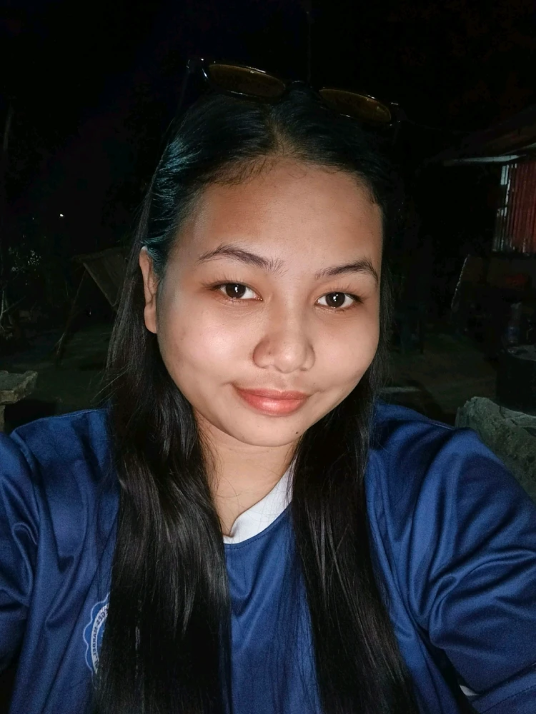 GIF uploaded by Roselle