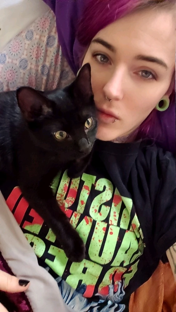 GIF uploaded by Avery Moon Fang