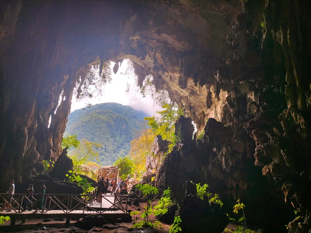 GIF uploaded by Naomi