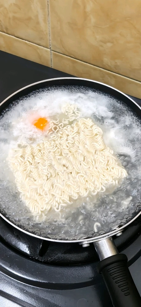 GIF uploaded by Aruzia