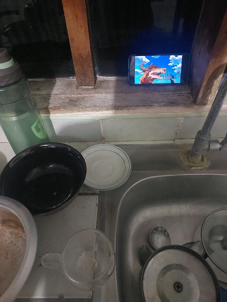 GIF na in-upload ni CJ Lou