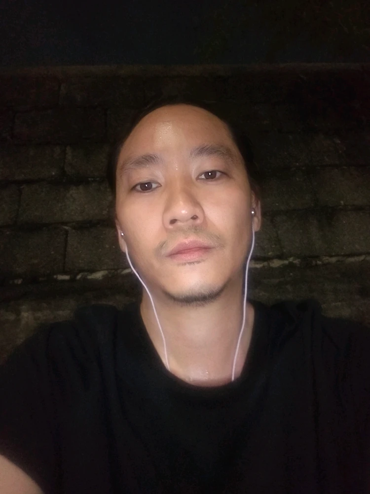 GIF uploaded by Zzzz