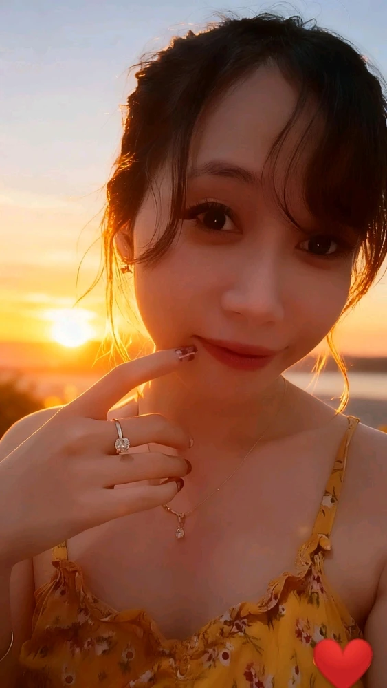 GIF uploaded by mayang