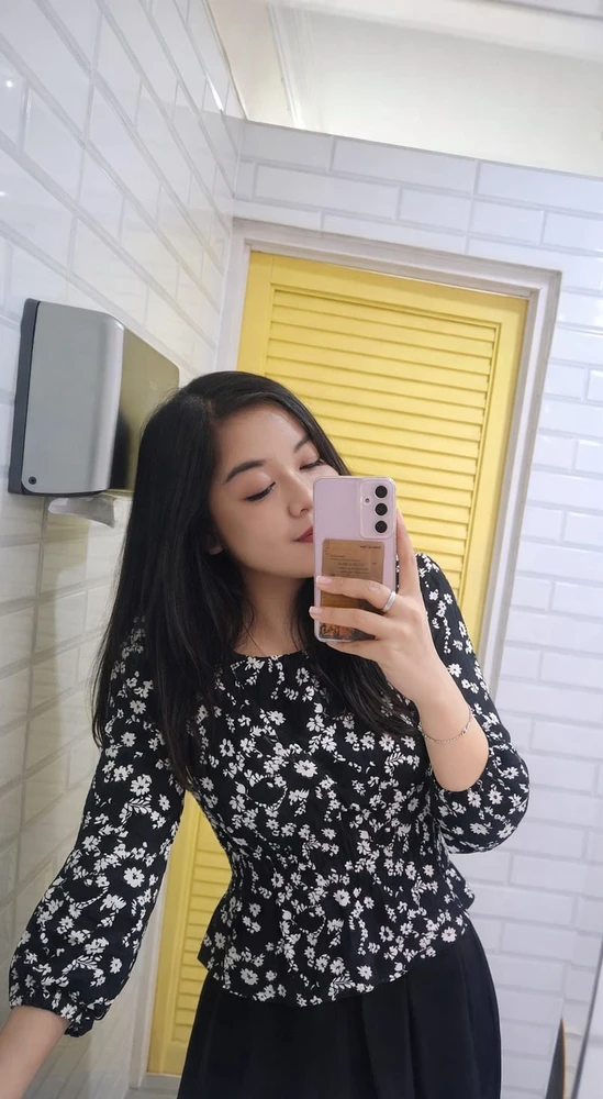 GIF uploaded by Esther