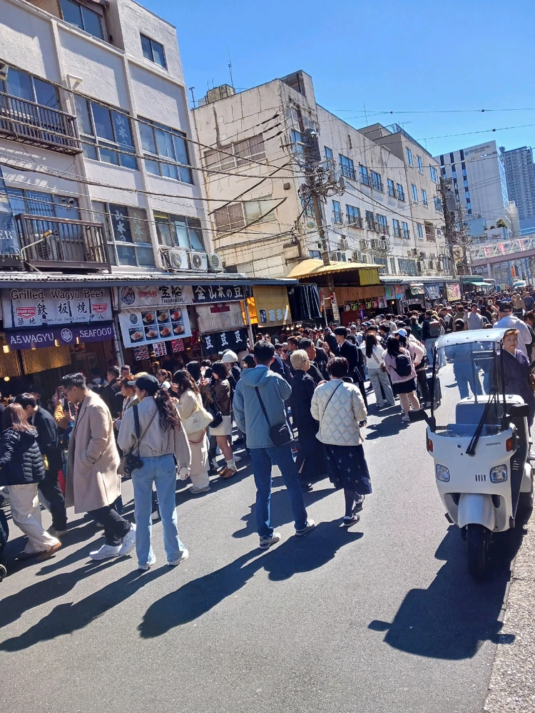 GIF uploaded by Miku