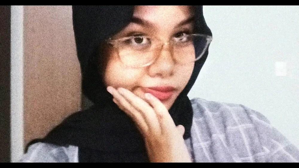 GIF uploaded by Claudy