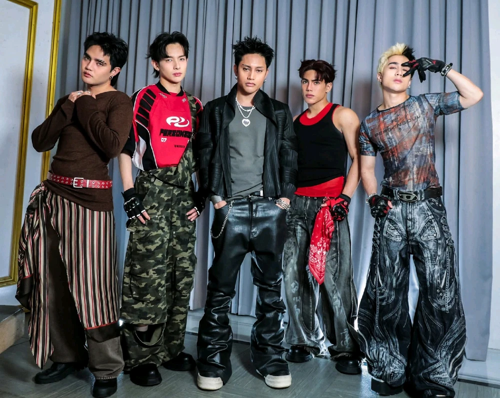 GIF uploaded by Jha Gonzaga