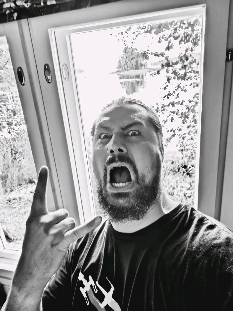 GIF tso los ntawm Aleksi