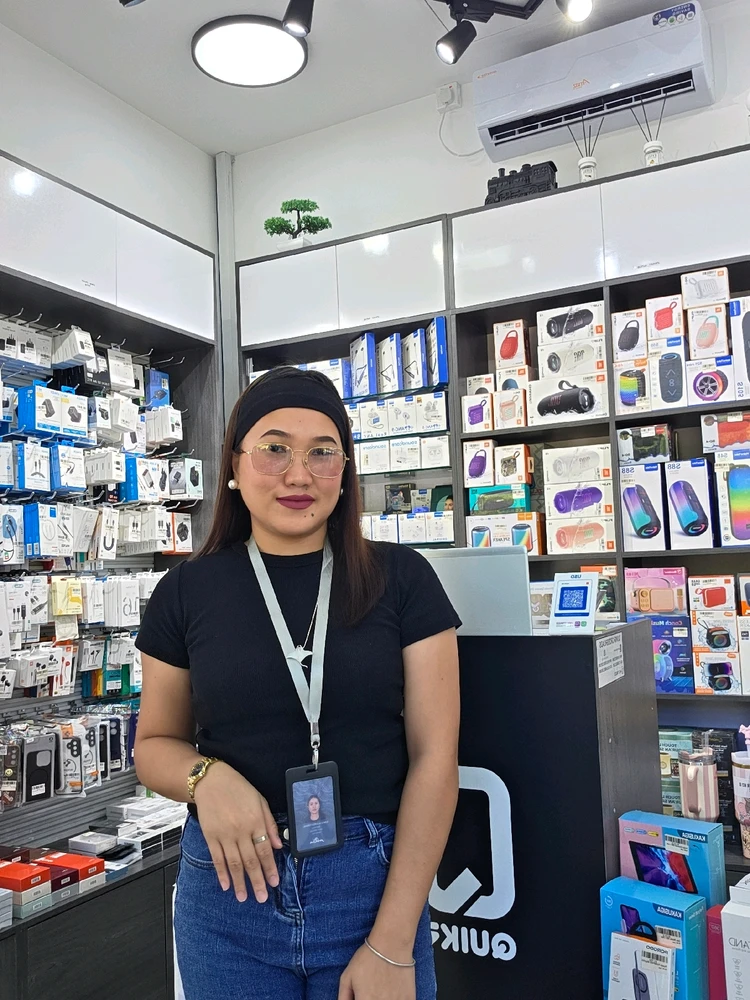 GIF uploaded by Eunice