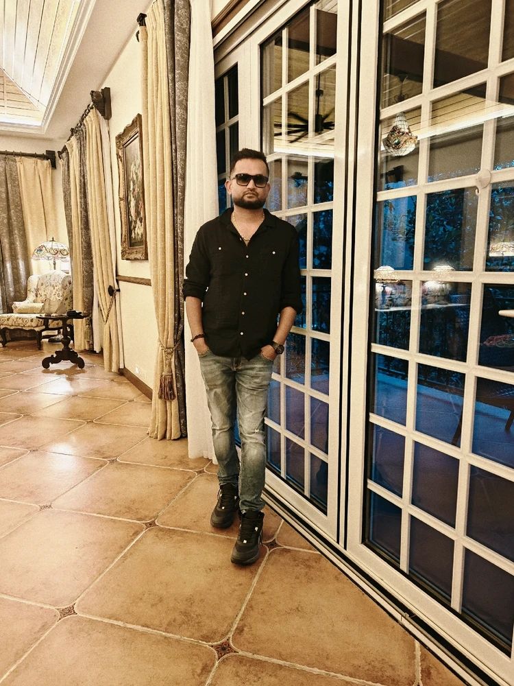 GIF gi-upload ni Arun