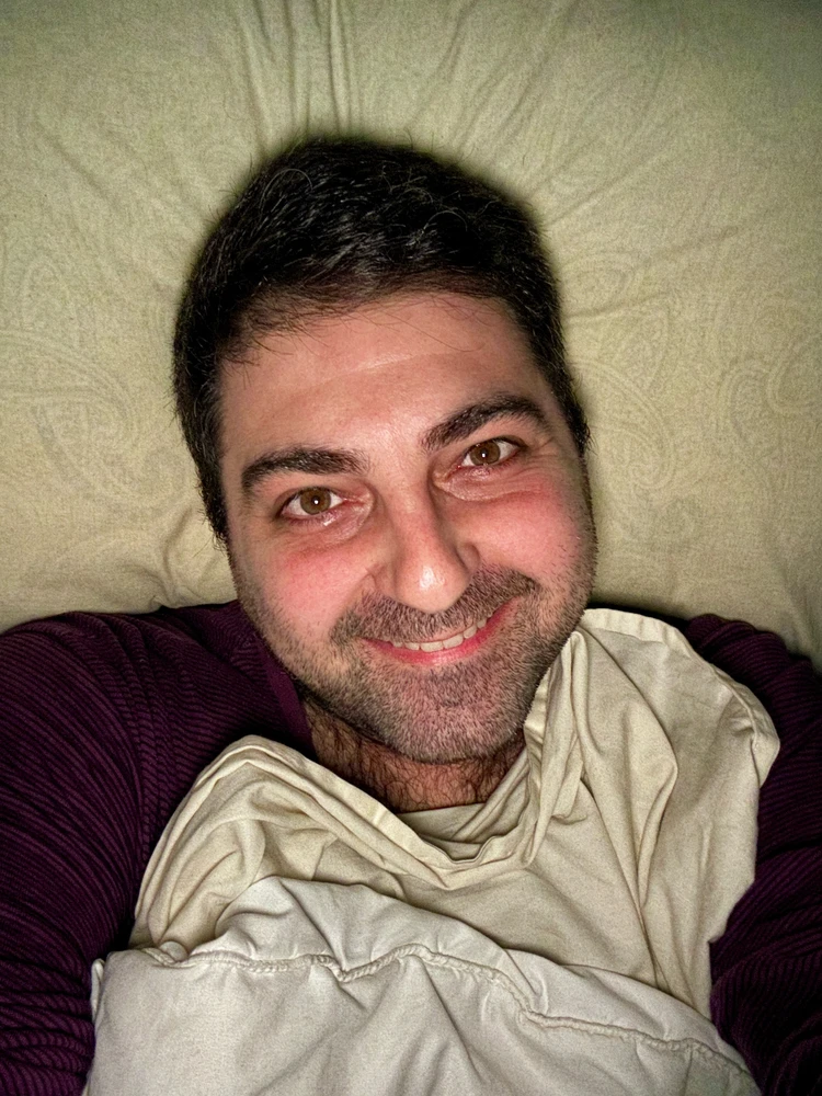 GIF na in-upload ni Vartan