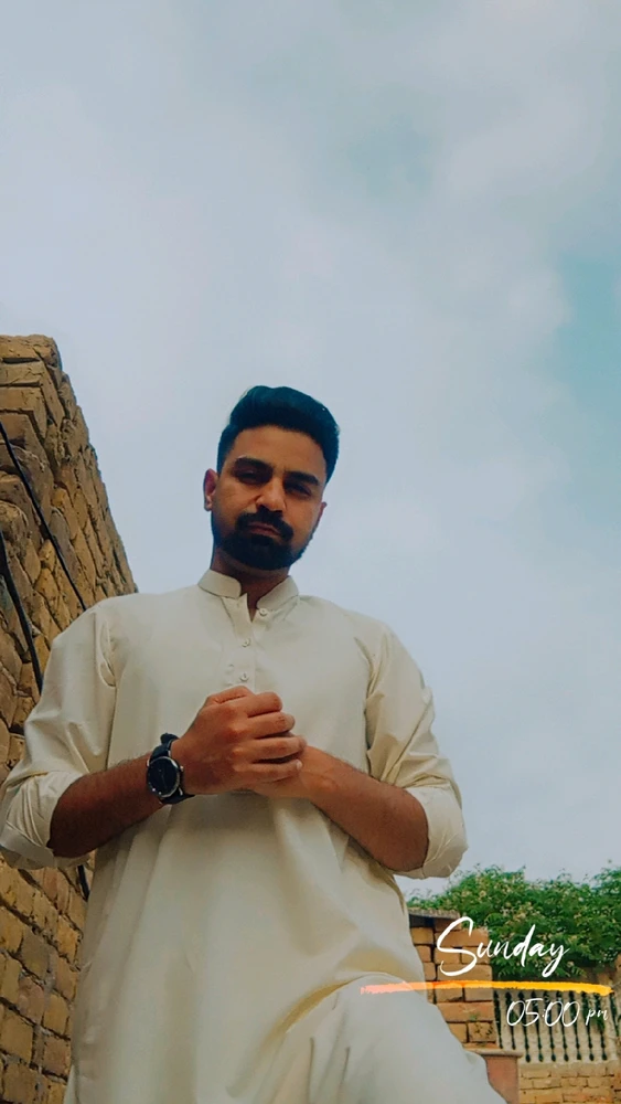 GIF na in-upload ni Hamza Rasheed