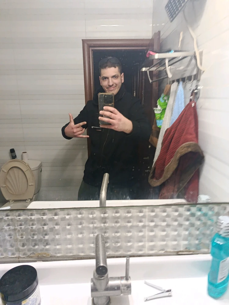 GIF הועלה על ידי בן ציון