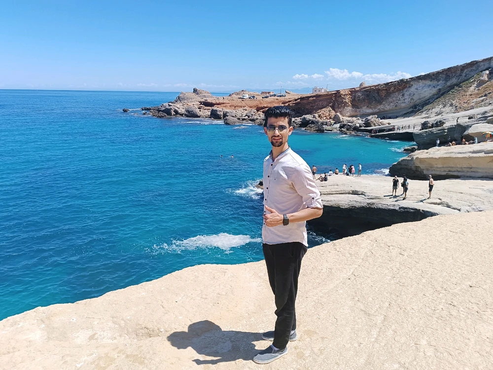 GIF gi-upload ni MOHAMED EL GOUMI