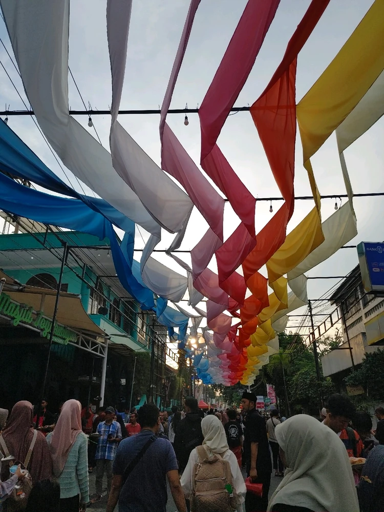 GIF diunggah oleh Air