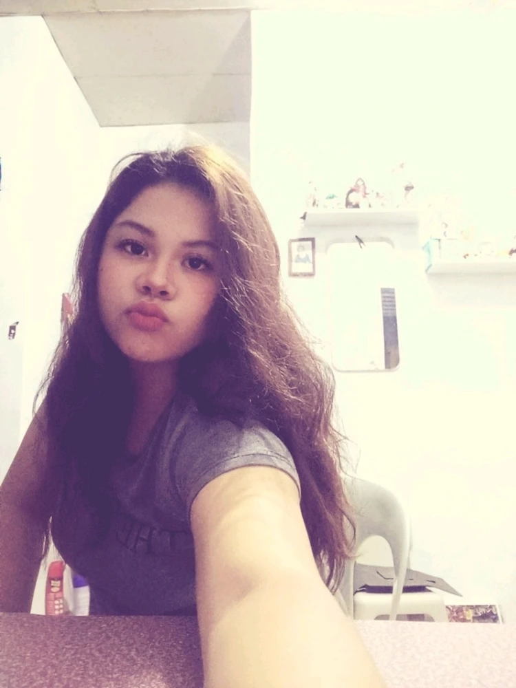 GIF gi-upload ni Tresha